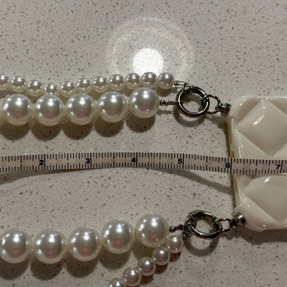 iPhone 14 Pro case with Pearl Hand Strap and Crossbody Strap - Picture 6 of 10